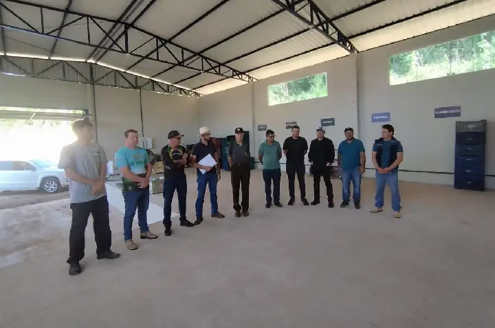 AGRICULTURA FAMILIAR DE DOIS VIZINHOS RECEBE BARRACÃO E EQUIPAMENTOS PARA FORTALECER A PRODUÇÃO