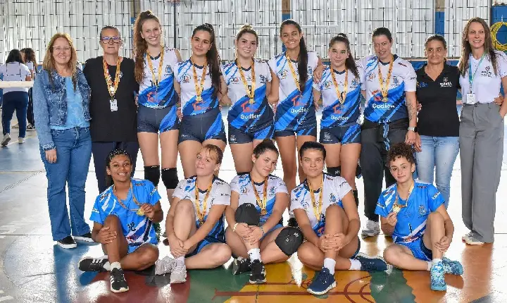 ATLETAS DO COLÉGIO ESTADUAL DOIS VIZINHOS CONQUISTAM TÍTULO REGIONAL E VAGA NA FASE MACRORREGIONAL DOS JOGOS ESCOLARES DO PARANÁ