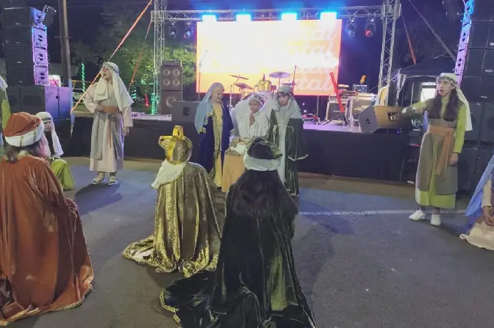 CANTATA DE NATAL DE DOIS VIZINHOS EMOCIONA MARIÓPOLIS