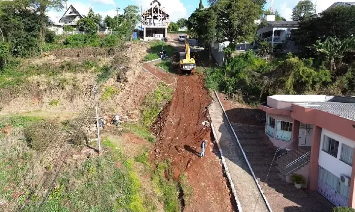 COMEÇARAM AS OBRAS DE ABERTURA DO ZIGUE-ZAGUE NA RUA JOÃO DALPASQUALE