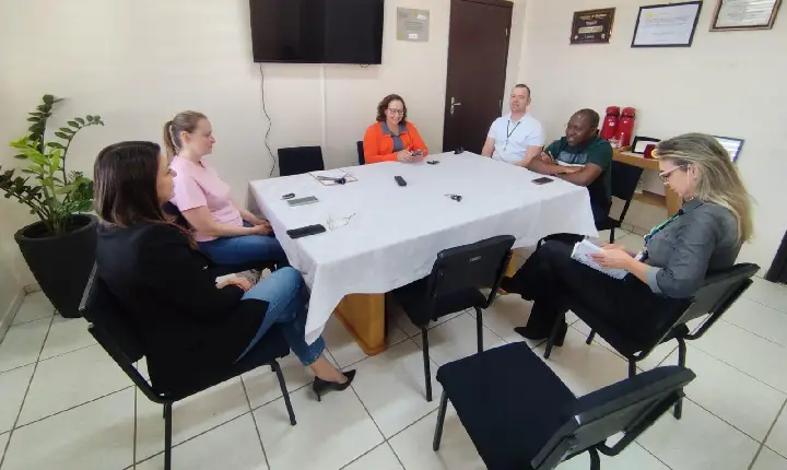 DOIS VIZINHOS FORTALECE A INCLUSÃO DE IMIGRANTES COM FOCO NA EDUCAÇÃO E NA DIGNIDADE HUMANA