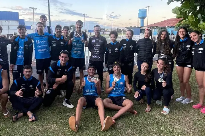 DOIS VIZINHOS SE DESTACA NO CIRCUITO PARANAENSE DE VÔLEI DE PRAIA