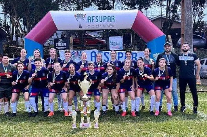 GUERREIRAS DO SUDOESTE: DOIS VIZINHOS É TRICAMPEÃ DA COPA REGIONAL DE FUTEBOL FEMININO