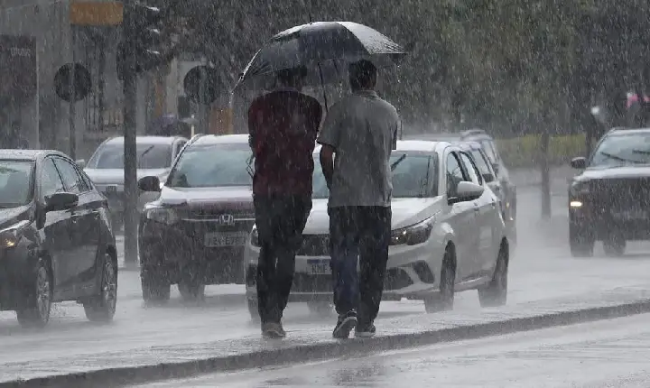Inmet emite alerta de perigo de acumulado de chuva para 90 cidades do Paraná