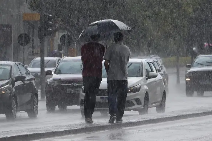 Inmet emite alerta de perigo de acumulado de chuva para 90 cidades do Paraná