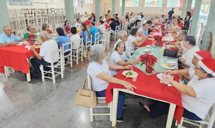 MBRF E VOLUNTÁRIOS PROPORCIONAM NATAL DE AFETO AOS IDOSOS DE DOIS VIZINHOS