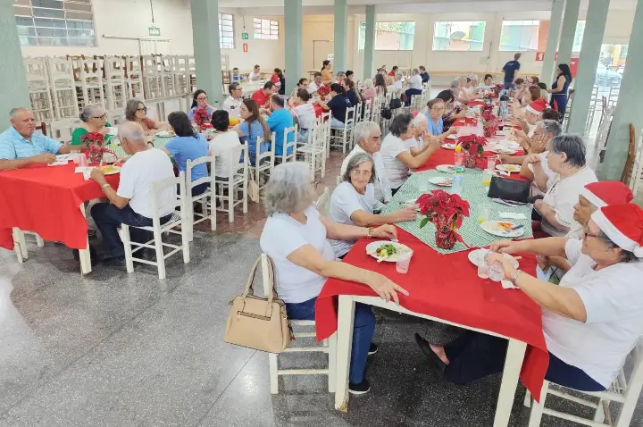 MBRF E VOLUNTÁRIOS PROPORCIONAM NATAL DE AFETO AOS IDOSOS DE DOIS VIZINHOS