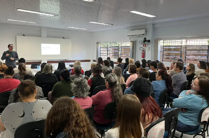 PRIMEIRA CONFERÊNCIA MUNICIPAL DOS DIREITOS HUMANOS PROMOVE DEBATES E PROPOSTAS EM DOIS VIZINHOS