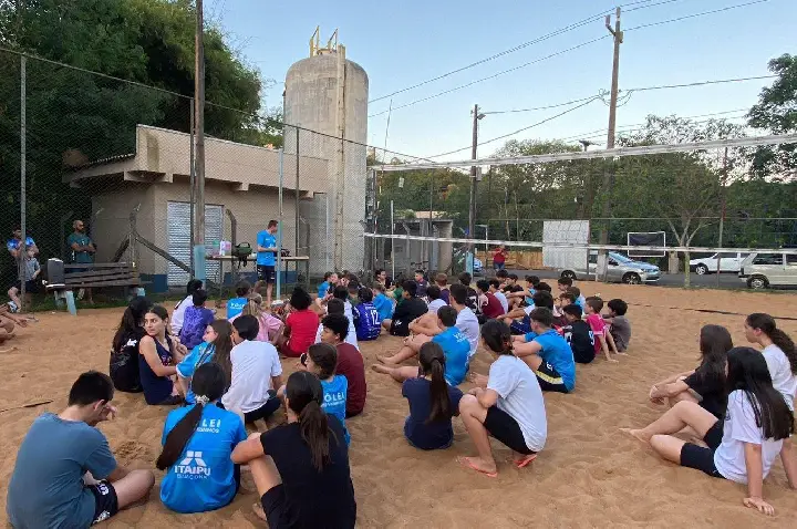 PROJETO “CRIANÇA DO AMANHÃ” TRANSFORMA O VÔLEI EM FERRAMENTA DE INCLUSÃO SOCIAL EM DOIS VIZINHOS
