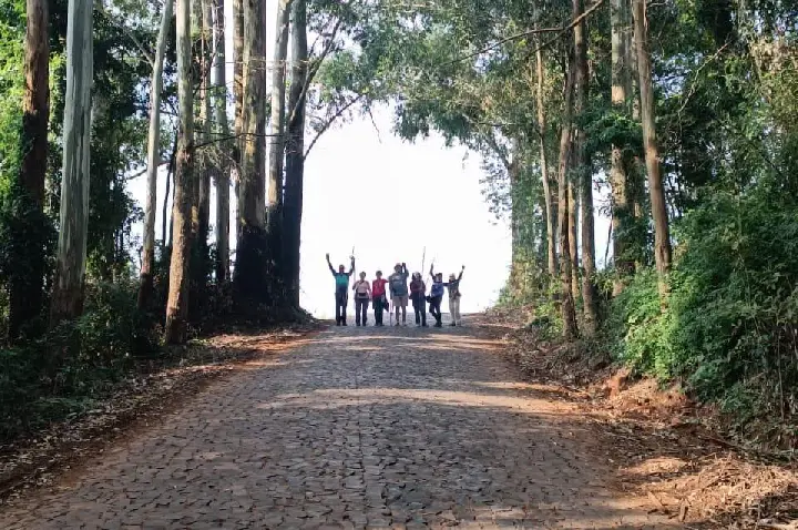 QUANDO HOSPITALIDADE, FÉ E PARCERIAS CONVERGEM EM DOIS VIZINHOS