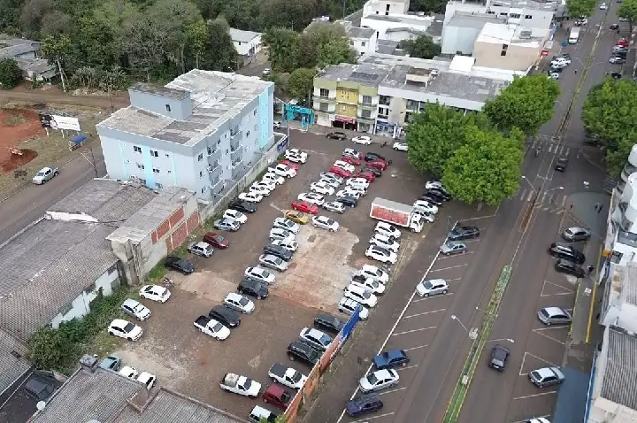 TERRENO PARADO PODE VIRAR OPORTUNIDADE: ESTACIONAMENTO GARANTE IPTU ZERO EM 2026
