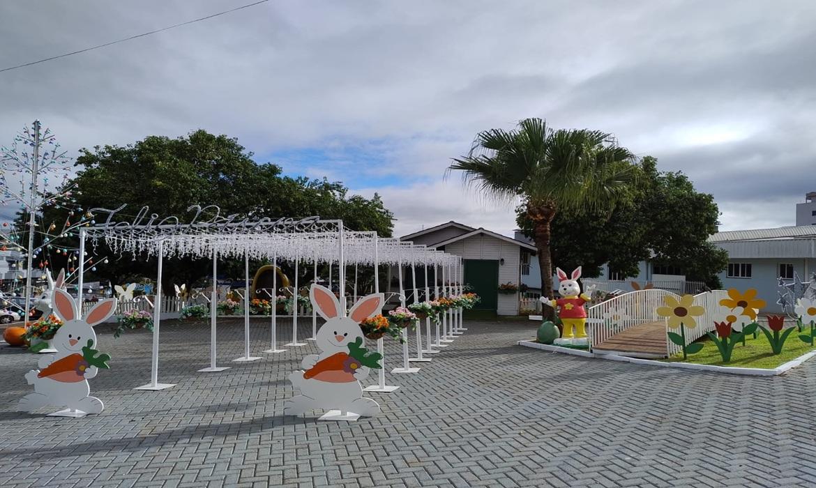 DOIS VIZINHOS SE PREPARA PARA A ABERTURA DA PÁSCOA ENCANTADA 2025