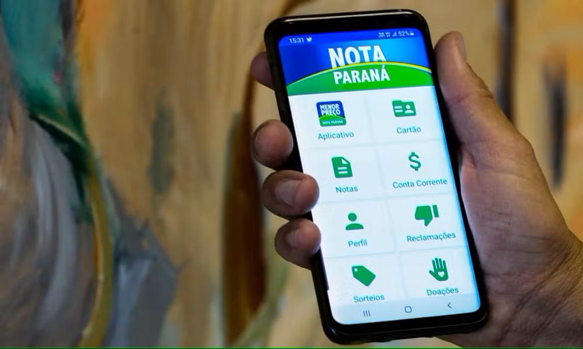 Governador pede estudo para evitar encerramento do programa Nota Paraná