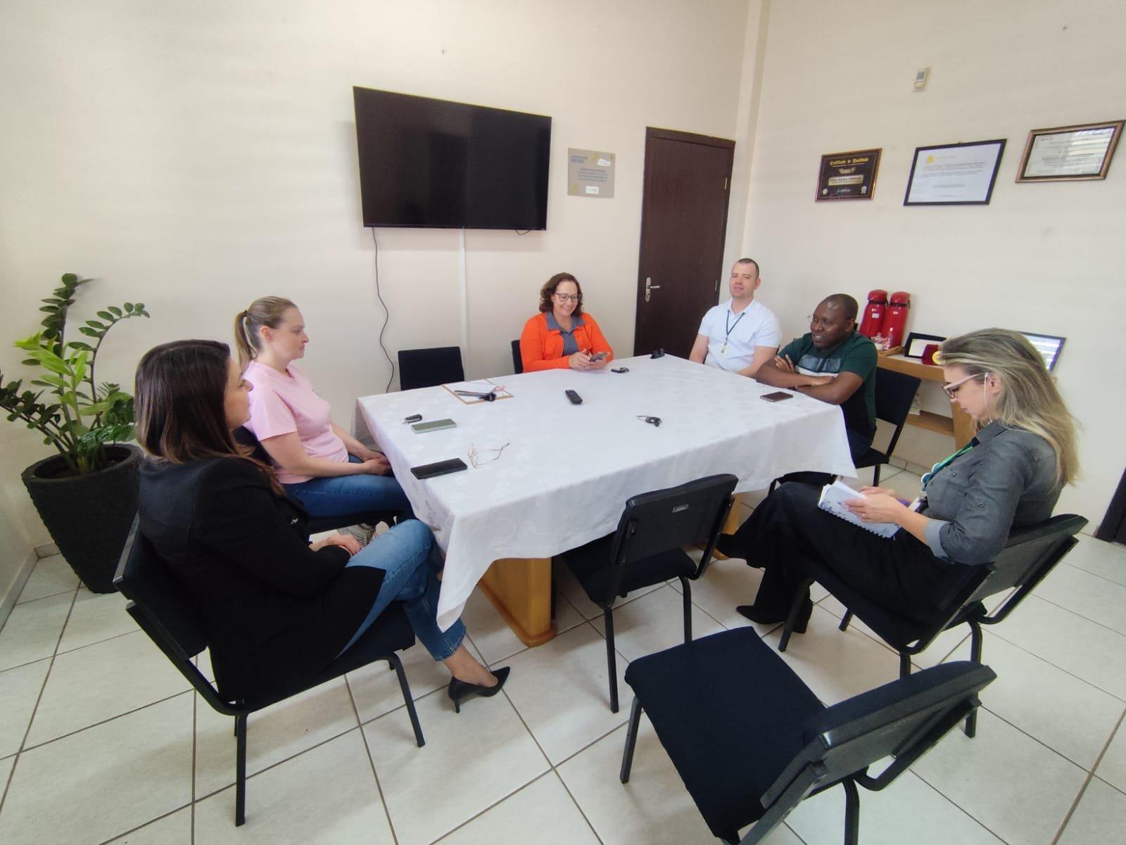 DOIS VIZINHOS FORTALECE A INCLUSÃO DE IMIGRANTES COM FOCO NA EDUCAÇÃO E NA DIGNIDADE HUMANA