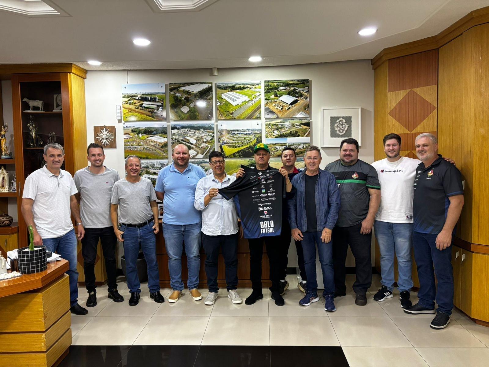 GALO FUTSAL APRESENTA NOVA DIRETORIA PROVISÓRIA AO PREFEITO