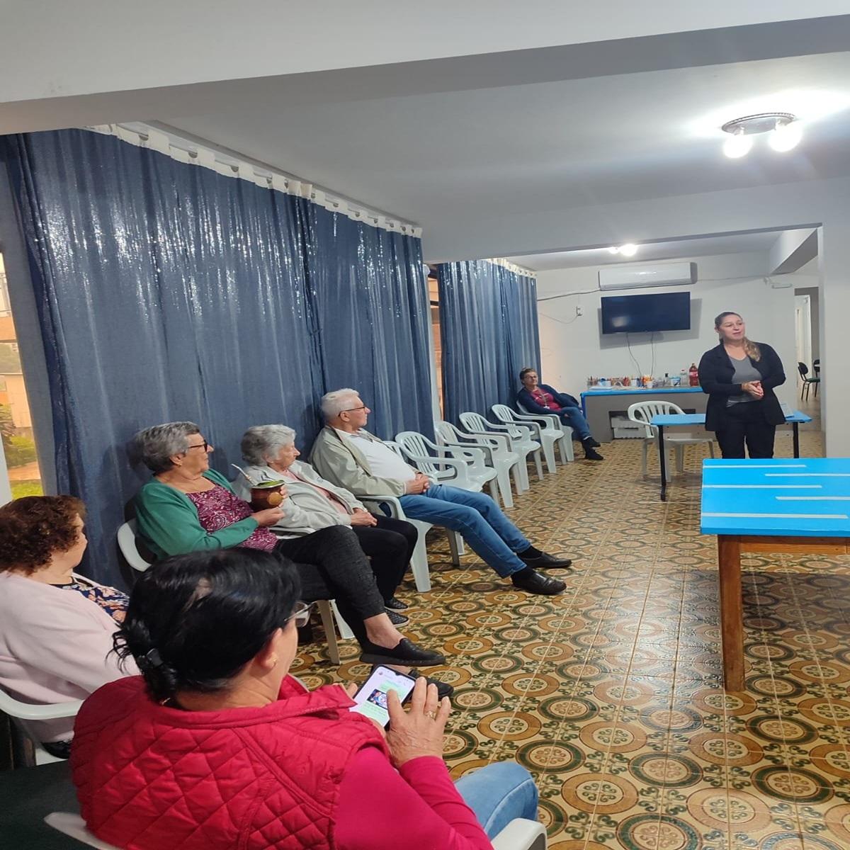 SECRETARIAS SE UNEM PARA LEVAR ALFABETIZAÇÃO E CIDADANIA AOS IDOSOS