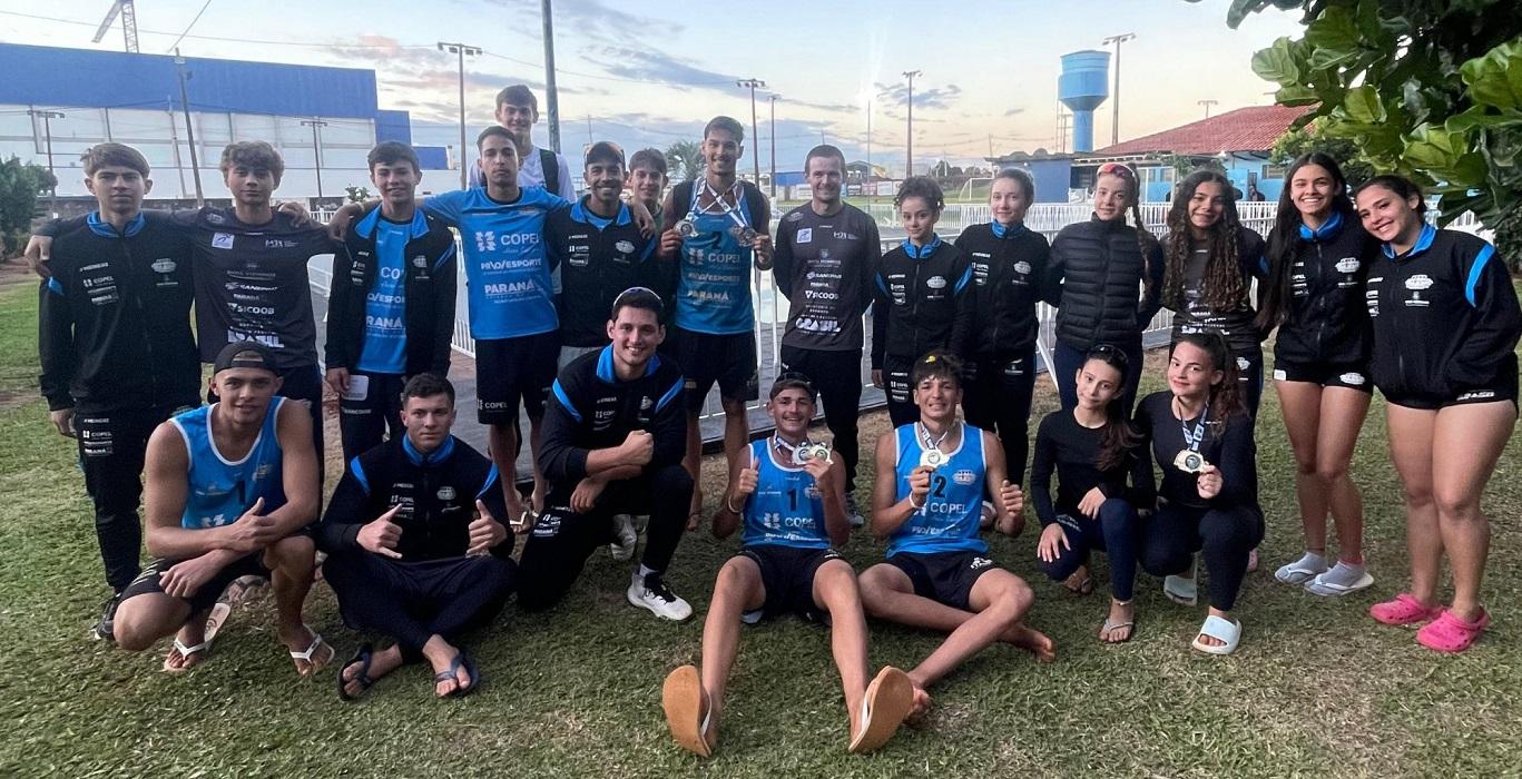 DOIS VIZINHOS SE DESTACA NO CIRCUITO PARANAENSE DE VÔLEI DE PRAIA