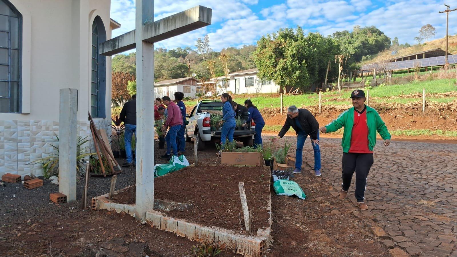FLORES DESPERTAM NOVA VIDA ÀS COMUNIDADES RURAIS