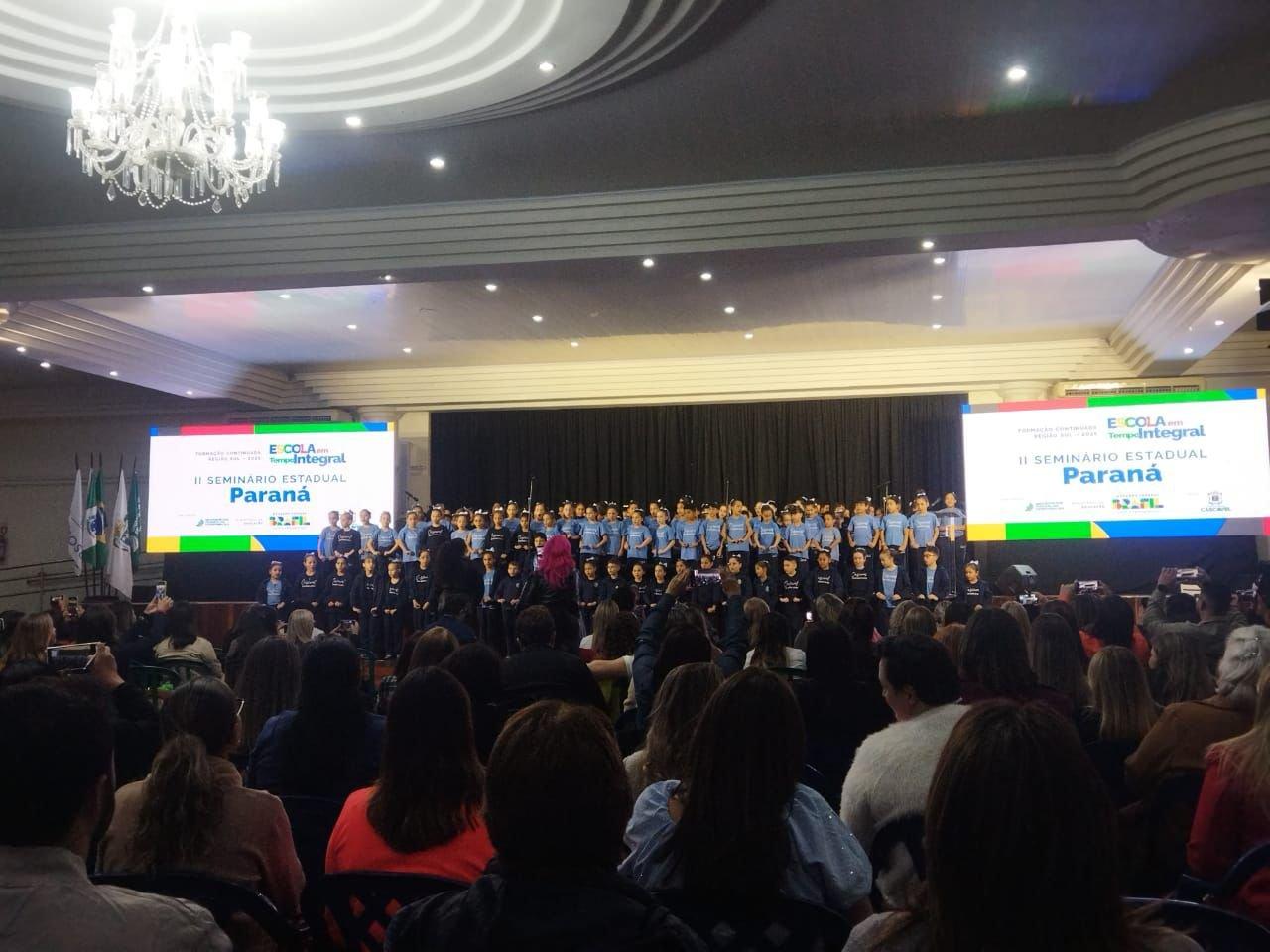 DOIS VIZINHOS PARTICIPA DE SEMINÁRIO ESTADUAL SOBRE ESCOLA EM TEMPO INTEGRAL