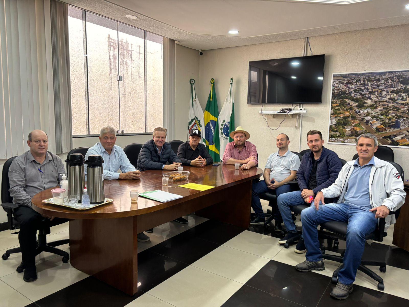 CORTI ANUNCIA RECURSOS PARA ASFALTO E CRECHE EM DOIS VIZINHOS