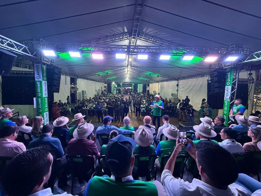 COM FORTE PRESENÇA INSTITUCIONAL, EXPOVIZINHOS 2025 COMEÇA MARCANDO HISTÓRIA