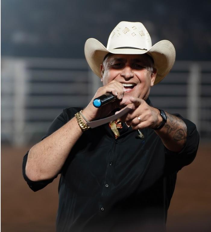 Expovizinhos: locutor de rodeios Marco Brasil é mais uma atração confirmada