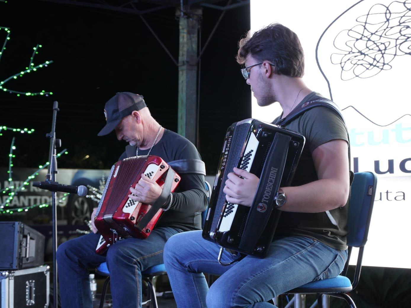 ENTRE TECLAS E FOLE, A SANFONA QUE MANTÉM VIVAS AS RAÍZES DE DOIS VIZINHOS